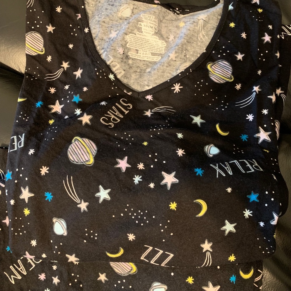 Comfy like new secret treasure 2pc pajamas.